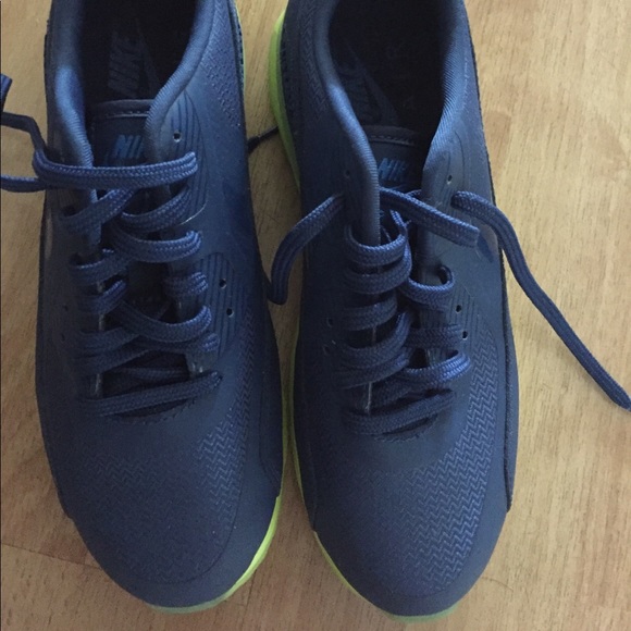 NikeAir Max - Picture 2 of 4